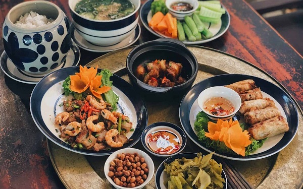 Khám Phá Ẩm Thực Việt Nam Qua 10 Món Ngon Nổi Tiếng